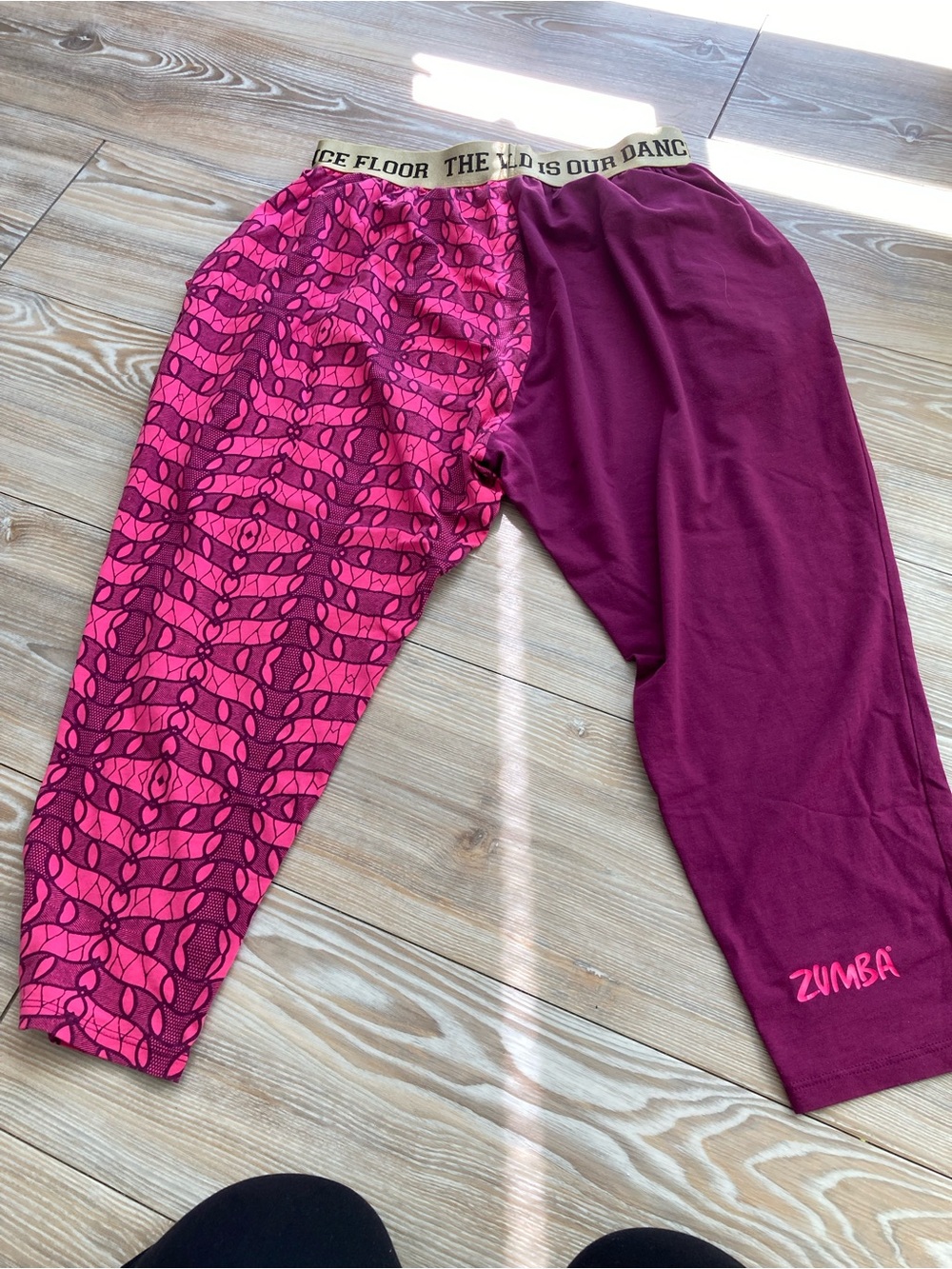 Zumba Harem Half Wine Half Pink with Hearts Capris with Gold Elastic Waistband S